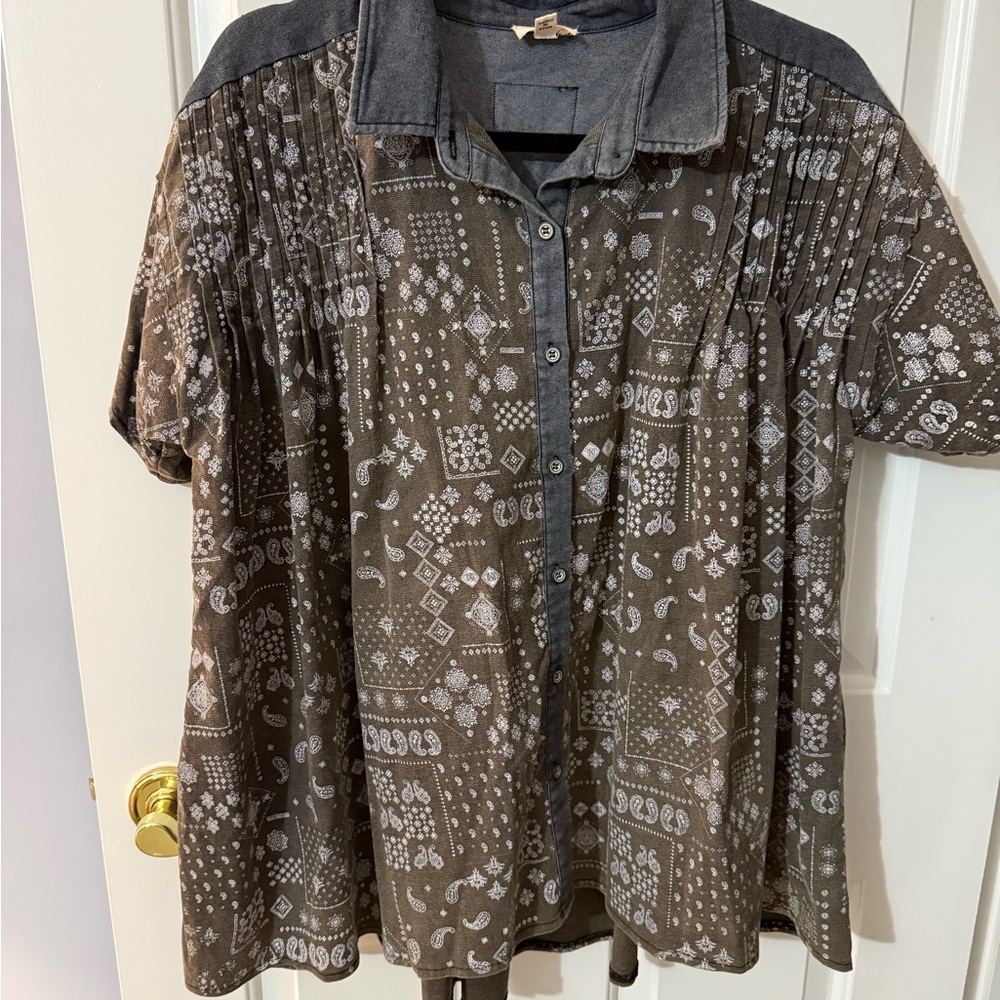 POL Brown and White Short Sleeve Button Down Shirt